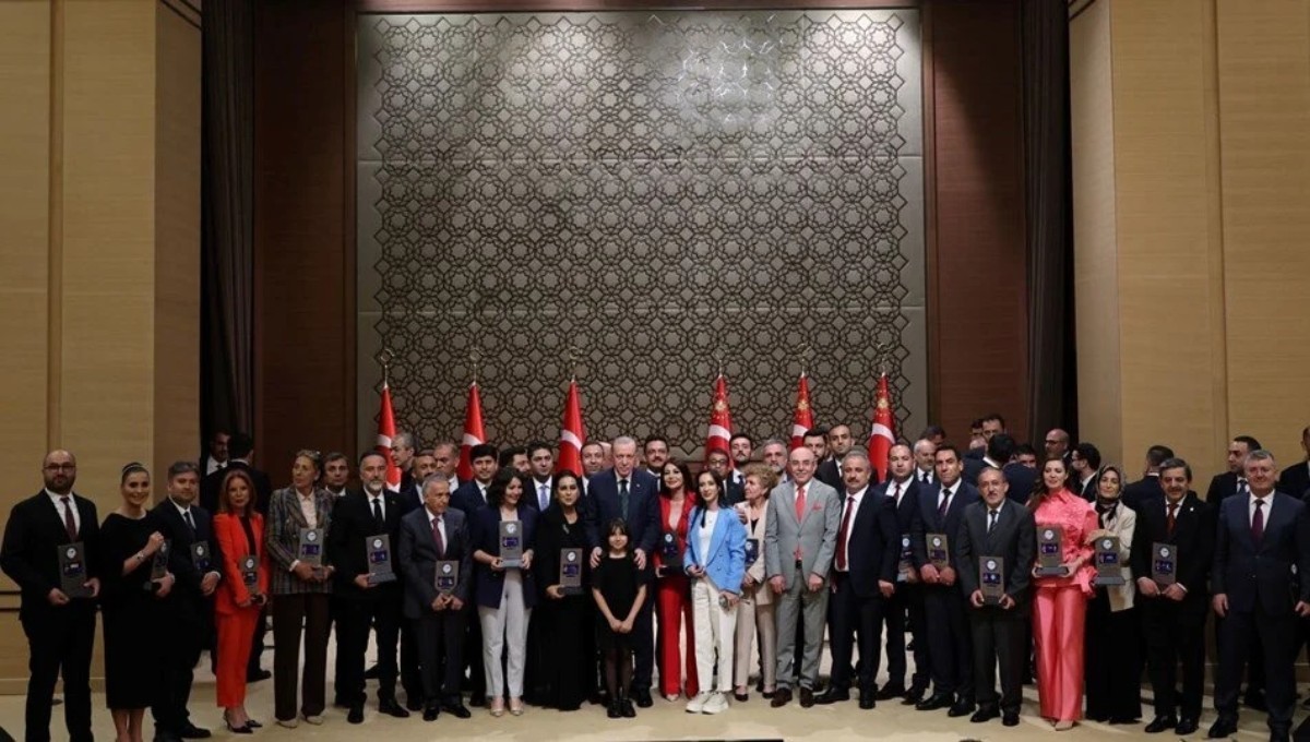 Anadolu Medya Ödülleri Cumhurbaşkanı tarafından verildi