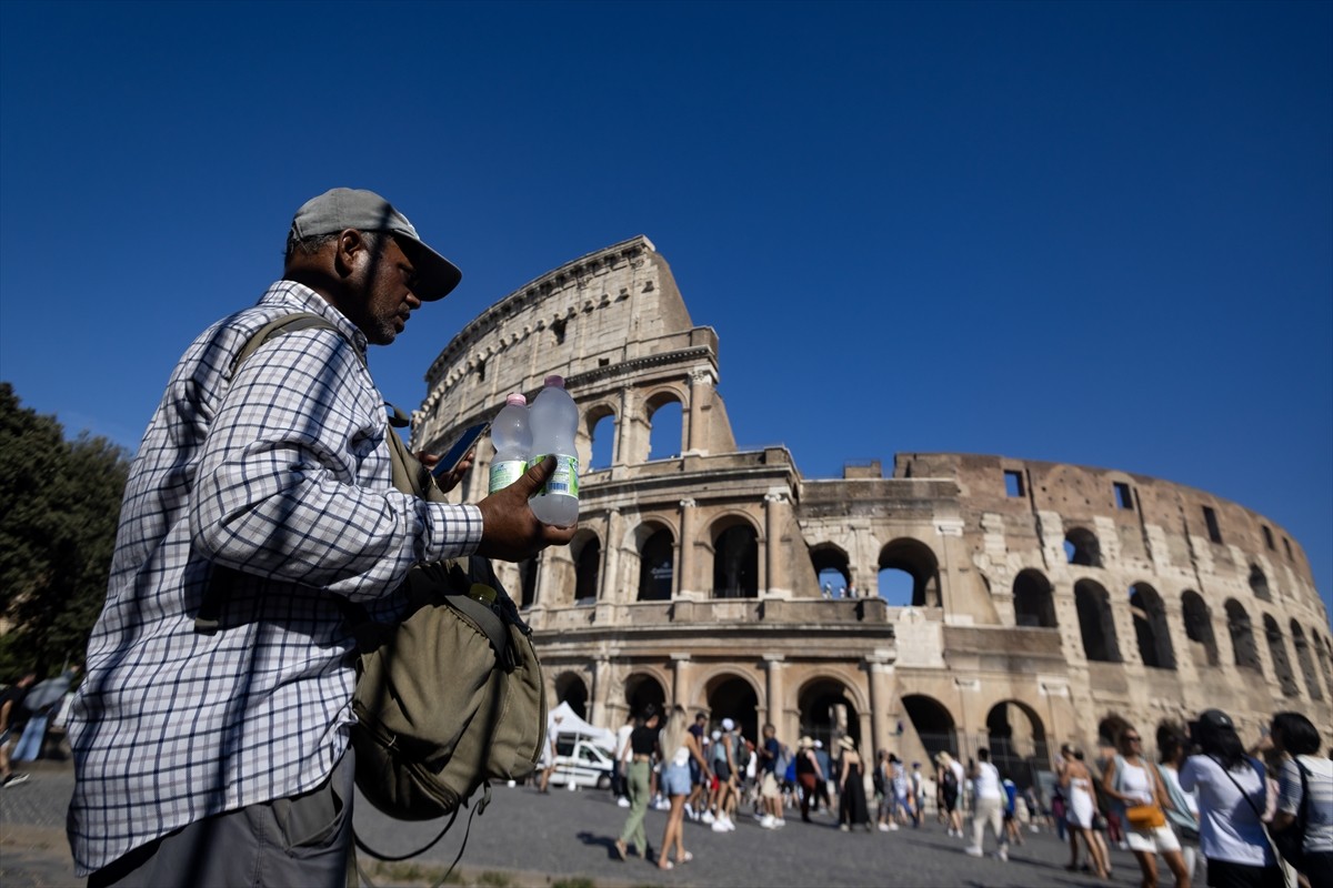 Domani in alcune città a causa del caldo estremo in tutta Italia "allarme rosso"...