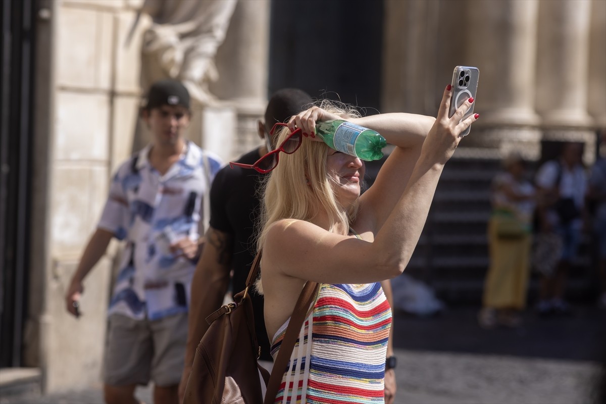 Domani in alcune città a causa del caldo estremo in tutta Italia "allarme rosso"...