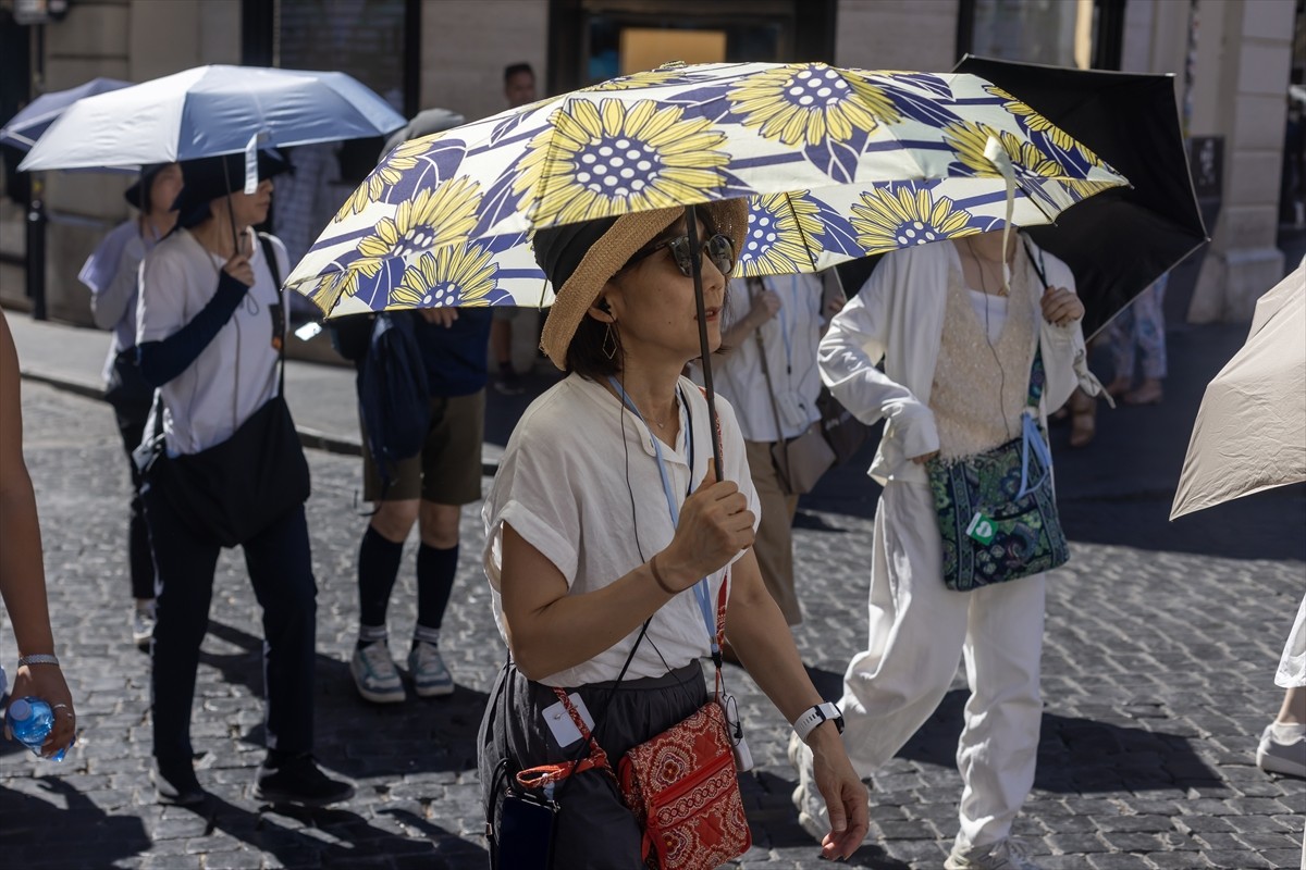 Domani in alcune città a causa del caldo estremo in tutta Italia "allarme rosso"...