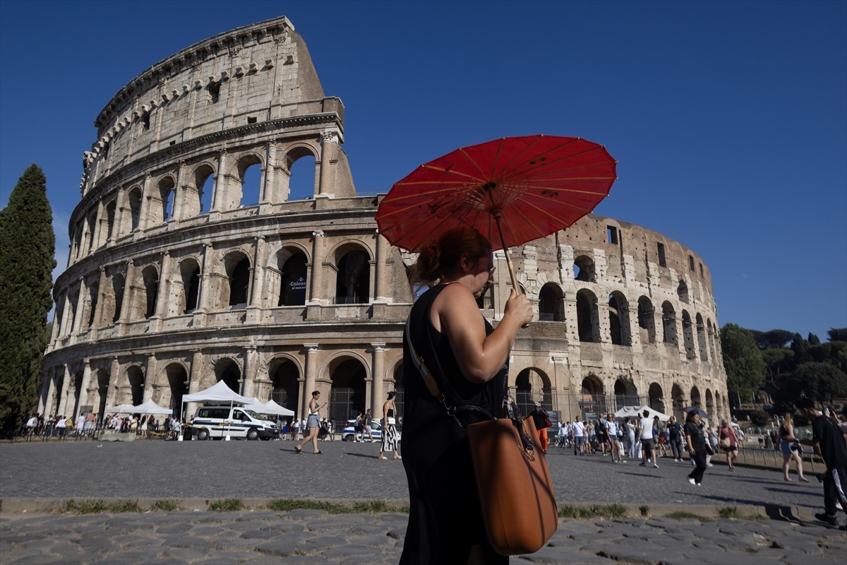 Domani in alcune città a causa del caldo estremo in tutta Italia "allarme rosso"...